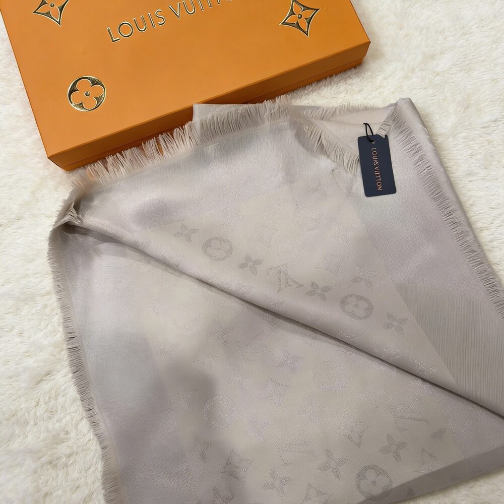 Louis Vuitton Light Beige Tonal Monogram Wrap - Picture 2 of 4